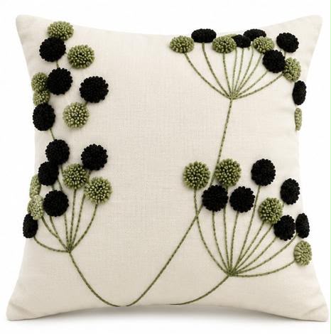 Coussin Brodé Pompons