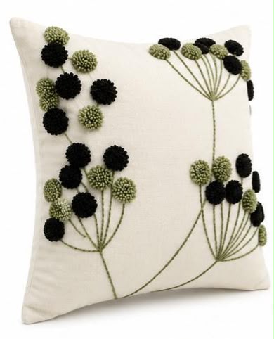 Coussin Brodé Pompons
