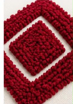 Coussin Brodé Rubis