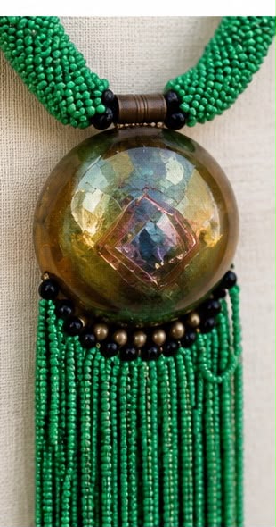 Tableau Collier Perlé Émeraude